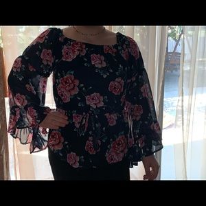 Blouse that is from pretty little thing
